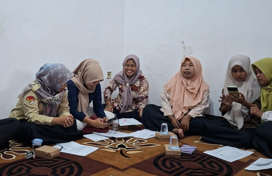 Mahasiswa Telkom University Purwokerto Dorong Literasi Keuangan Digital melalui Website DompetIbu di Desa Kalicupak Lor 48 Literasi Keuangan Digital