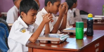 "Program Makan Bergizi Gratis: Investasi bagi Generasi Emas Indonesia" 56 elementary school kids pray before 260nw 2715488167