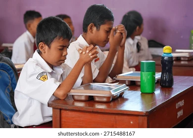 elementary school kids pray before 260nw 2715488167