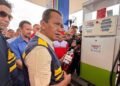 Jangan jadikan marhaen tumbal krisis Negara! GMNI Esa Unggul menolak keras kenaikan BBM di tengah pelemahan rupiah 47 Foto: Menteri ESDM, Bahlil Lahadalia sidak kualitas BBM SPBU Pertamina di Banjarmasin, Kalimantan Selatan. Rabu (19/3/2025). (CNBC Indonesia/Firda Dwi Muliawati)