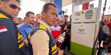 Foto: Menteri ESDM, Bahlil Lahadalia sidak kualitas BBM SPBU Pertamina di Banjarmasin, Kalimantan Selatan. Rabu (19/3/2025). (CNBC Indonesia/Firda Dwi Muliawati)