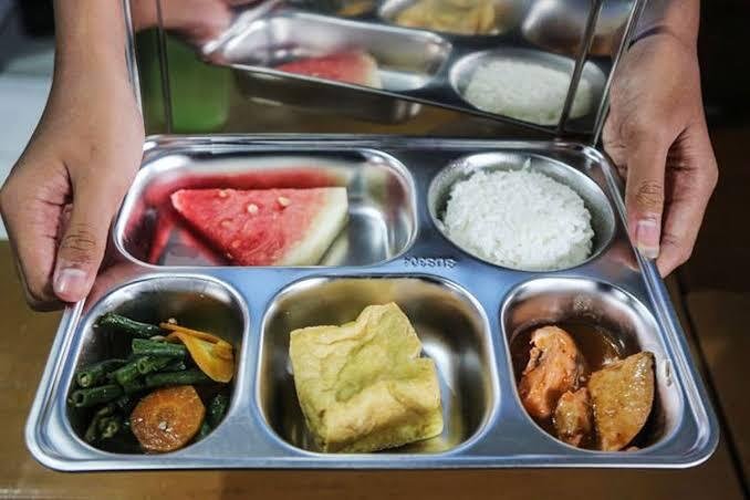 Program Makan Bergizi Gratis (MBG): Benarkah Efektif? Analisis berdasarkan Filosofi dan Logika Berpikir 46 images
