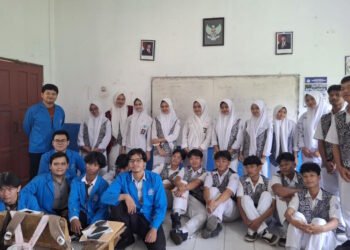 Mahasiswa Universitas BSI Cikarang Sukses Gelar PKM Pendidikan Karakter di SMK Informatika Amanah Bangsa 46 pkm