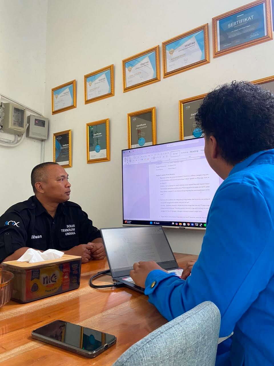 Transformasi Layanan IT Internal: Mahasiswa Universitas Pamulang Berhasil Mengembangkan Sistem Informasi Helpdesk dan Ticketing Berbasis Web di PT Solusi Teknologi Unggul 52 wawancara