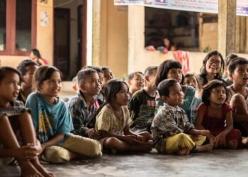 Mencegah Stunting dari Genggaman Tangan: Peran HelmiGrowth dalam Mendampingi Ibu dan Kader Posyandu 46 Dokumentasi Unsplash Milik yannis