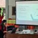 Dokumentasi Mahasiswa KKN UNTAG Surabaya saat mengenalkan Website E-Katalog BUMDes (Sumber: Dokumentasi Pribadi)