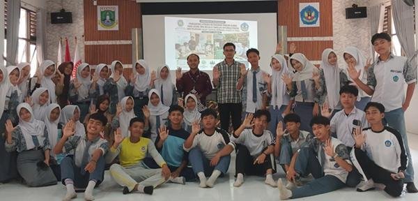 Transformasi Petani Milenial: Universitas Budi Luhur Sukses Gelar Pelatihan Smart Farming dan Diplomasi Pangan di SMAN 1 Curugbitung 48 Transformasi Petani Milenial: Universitas Budi Luhur Sukses Gelar Pelatihan Smart Farming dan Diplomasi Pangan di SMAN 1 Curugbitung
