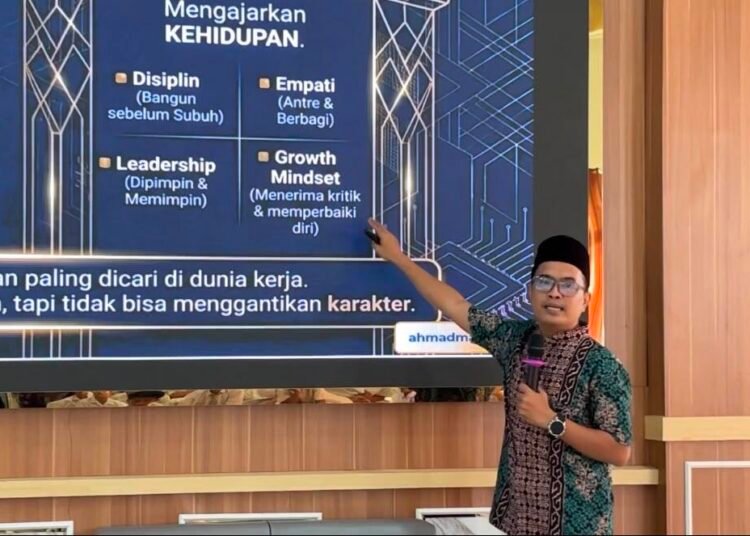 Pesantren Darul Falah Tegaskan Relevansi Pendidikan Pesantren di Era AI melalui Seminar "Menjadi Santri di Era AI: Menjaga Akhlak, Menguasai Zaman" 46 Ahmad Madani Menjadi Santri di Era AI