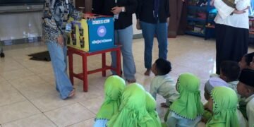 Pembelajaran siswa-siswi TK dengan media APE