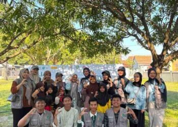 Foto Bersama KKN Kelompok 8 UIN Siber Syekh Nurjati Bersama Anggota Kancil dan Anak- anak