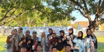 Foto Bersama KKN Kelompok 8 UIN Siber Syekh Nurjati Bersama Anggota Kancil dan Anak- anak
