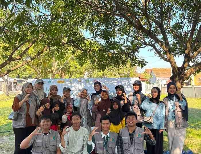 Kolaborasi Inspiratif KKN Kelompok 8 UIN Siber Syekh Nurjati Cirebon dengan KANCIL untuk Meningkatkan Minat Baca Anak 46 Foto Bersama KKN Kelompok 8 UIN Siber Syekh Nurjati Bersama Anggota Kancil dan Anak- anak