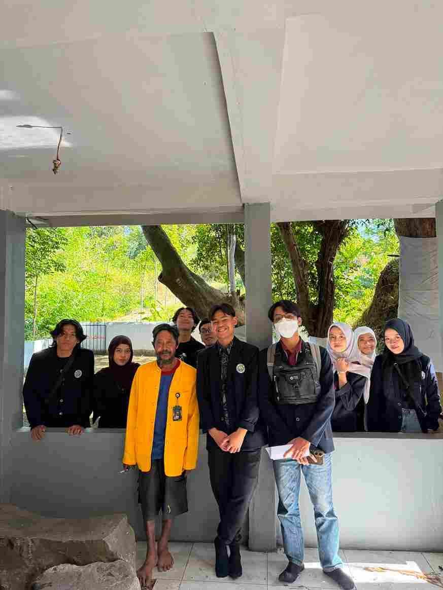 Punden Andong : Benarkah Pembabat Alas Desa Oro-oro Ombo? 47 Foto Bersama Juru Pelihara Punden Andong, Pak Sukadi