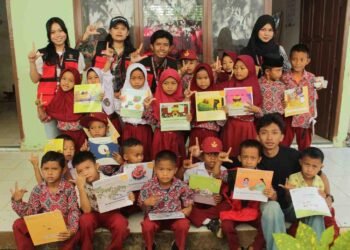 KKN Tematik Literasi Unhas Hadirkan Senandung Cerita, Dekatkan Anak dengan Buku Melalui Membaca Nyaring 46 1000700175 2