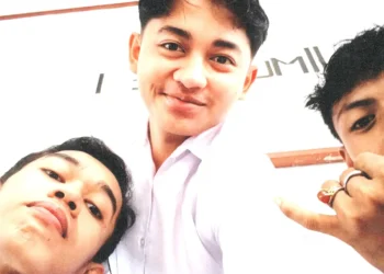 Dari Diremehkan hingga Mendapat Klien Internasional, Kisah Tiga Pelajar SMK Putra Meranti Merbau Membangun yAmzsky.studio 46 Refanaldo-syamil-Rizky