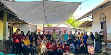 Foto Bersama Sosialisasi Pengembangan UMKM Abon Ikan Bersama Pendamping UMKM Lombok Timur dan Warga Desa Dusun Padak