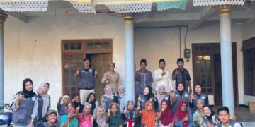 Dokumentasi Pembuatan Pupuk Kompos (sumber: kknutm.dsmorombuh09)