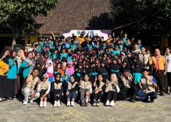 Membangun Semangat Hidup Sehat Sejak Dini Melalui Program Senam Pagi di SDN 1 Sumberdodol dan SDN 2 Sumberdodol 54 Dokumentasi kegiatan mahasiswa Universitas Negeri Malang Belajar Bersama Masyarakat (UM BBM) (Sumber: Dokumentasi Pribadi)
