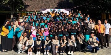 Membangun Semangat Hidup Sehat Sejak Dini Melalui Program Senam Pagi di SDN 1 Sumberdodol dan SDN 2 Sumberdodol 56 Dokumentasi kegiatan mahasiswa Universitas Negeri Malang Belajar Bersama Masyarakat (UM BBM) (Sumber: Dokumentasi Pribadi)