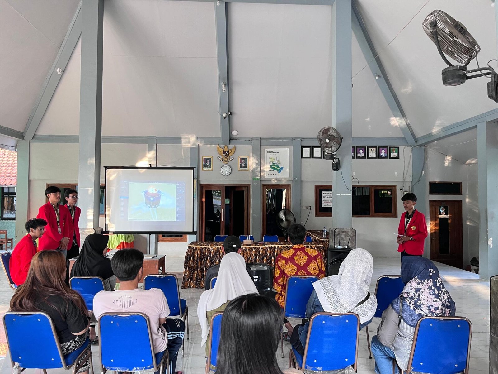 Mahasiswa KKN UNTAG Surabaya Gelar Pelatihan Pembuatan TTG Stove Portable bagi Warga Desa Sukorejo 48 Dokumentasi kegiatan KKN saat pelatihan pembuatan Teknologi Tepat Guna (TTG) Stove Portable (Sumber: Dokumentasi Pribadi)