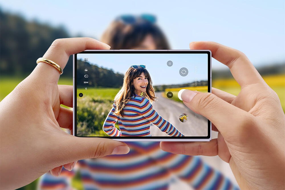 Dengan dual kamera 50 MP, Galaxy Z Fold8 menghadirkan kualitas foto beresolusi tinggi yang tetap konsisten di berbagai sudut pengambilan gambar, mulai dari wide hingga ultra-wide.