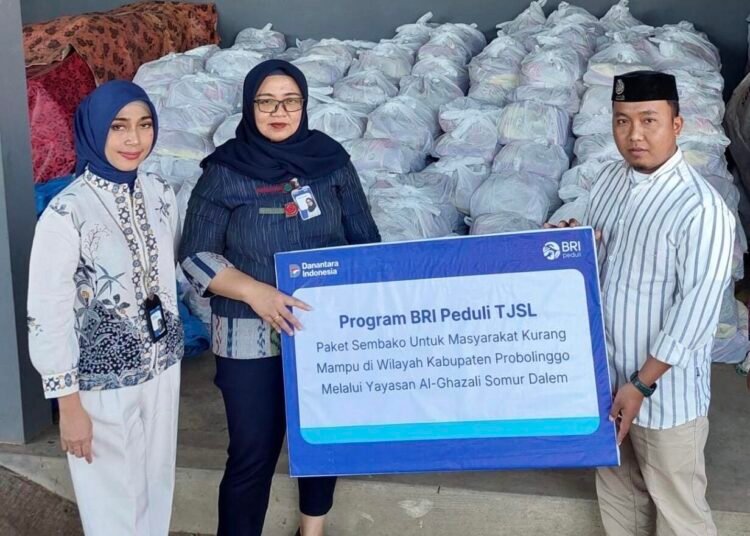 BRI Peduli salurkan paket sembako untuk masyarakat kurang mampu di Probolinggo (Sumber: BRI Probolinggo)