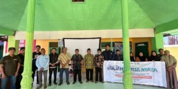 Inovasi Cerdas KKN Ekonomi Syariah Universitas Nurul Jadid: Angkat Potensi Mandiri UMK Pinang Didesa Prasi Tembus Pasar Ekspor 3 Ton per Bulan 56 Dokumentasi Program Kuliah Kerja Nyata (KKN) mahasiswa Universitas Nurul Jadid (UNUJA) Paiton (Sumber: Dokumentasi Pribadi)
