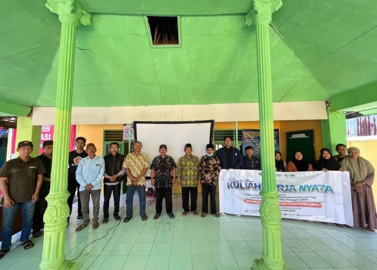 Inovasi Cerdas KKN Ekonomi Syariah Universitas Nurul Jadid: Angkat Potensi Mandiri UMK Pinang Didesa Prasi Tembus Pasar Ekspor 3 Ton per Bulan 46 Dokumentasi Program Kuliah Kerja Nyata (KKN) mahasiswa Universitas Nurul Jadid (UNUJA) Paiton (Sumber: Dokumentasi Pribadi)