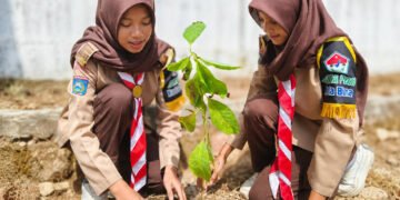 Kolaborasi Balai POM Bima dan Saka POM Tanam dan Bagikan 150 Bibit Pohon di Kelurahan Nitu, Wujud Nyata Kepedulian terhadap Lingkungan 56 Kolaborasi Balai POM Bima dan Saka POM Tanam dan Bagikan 150 Bibit Pohon di Kelurahan Nitu, Wujud Nyata Kepedulian terhadap Lingkungan