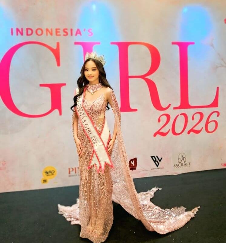 Harumkan Nama Bangsa, Chelsi Chiapinsky Heryadi Raih Medali Emas di WICO 2026 Lewat Inovasi Pemurni Udara 49 Chelsi Chiapinsky Heryadi – Puteri Remaja Indonesia Banten Best Gown 2025 Raih gelar 4th Runner Up Indonesia’s Girl 2025