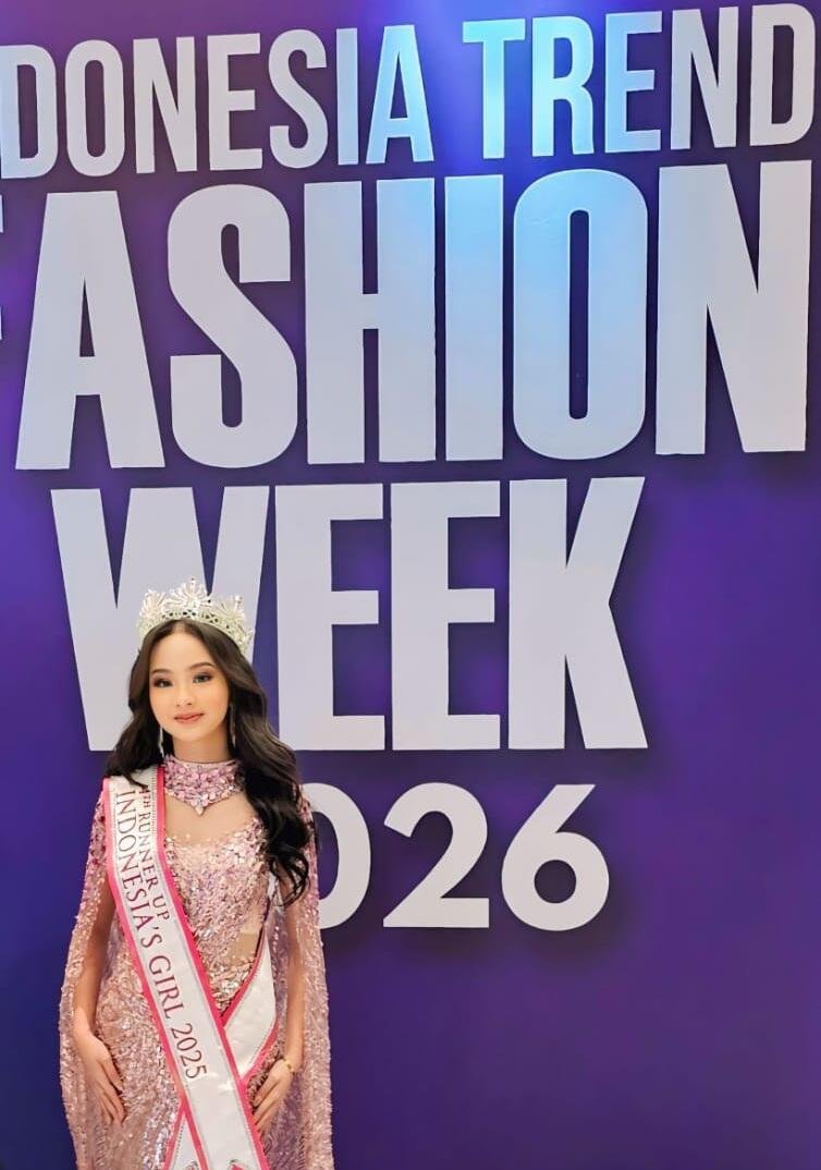 Harumkan Nama Bangsa, Chelsi Chiapinsky Heryadi Raih Medali Emas di WICO 2026 Lewat Inovasi Pemurni Udara 50 Chelsi Chiapinsky Heryadi – Puteri Remaja Indonesia Banten Best Gown 2025 hadir di Indonesia Trend Fashion Week (ITFW)