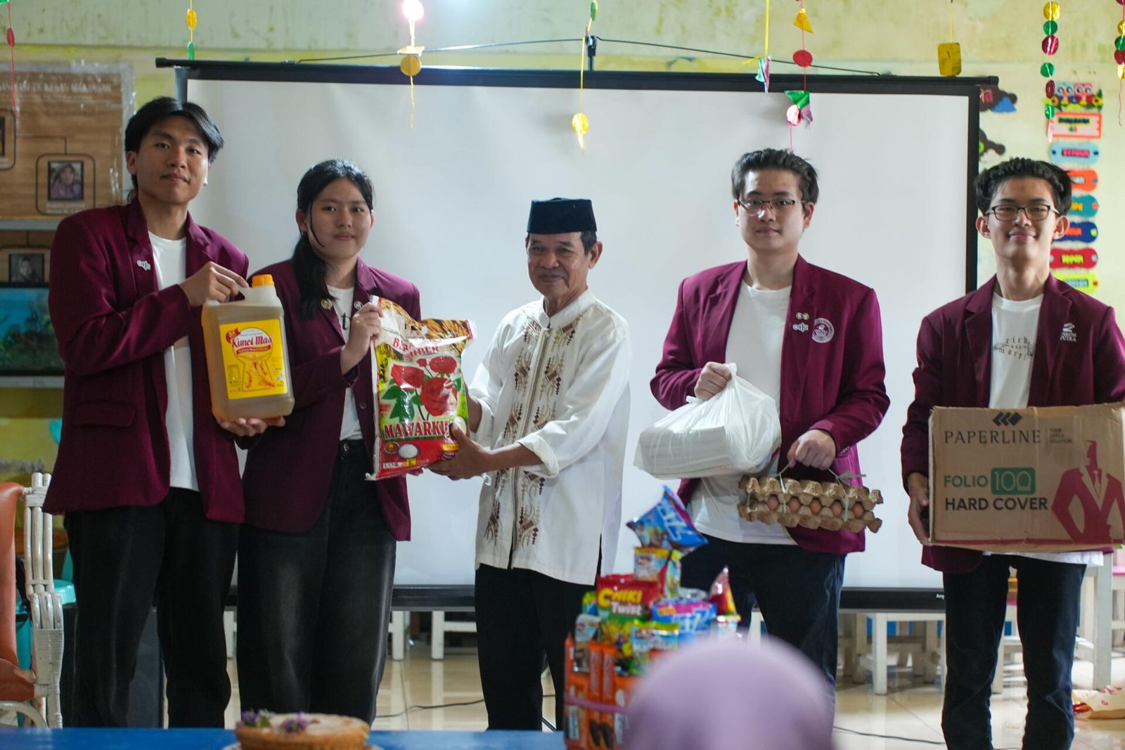 FDU Umum UC Makassar Tebarkan Harapan Melalui Bakti Sosial di Panti Asuhan Kasih Ibu 53 DSC08830 1