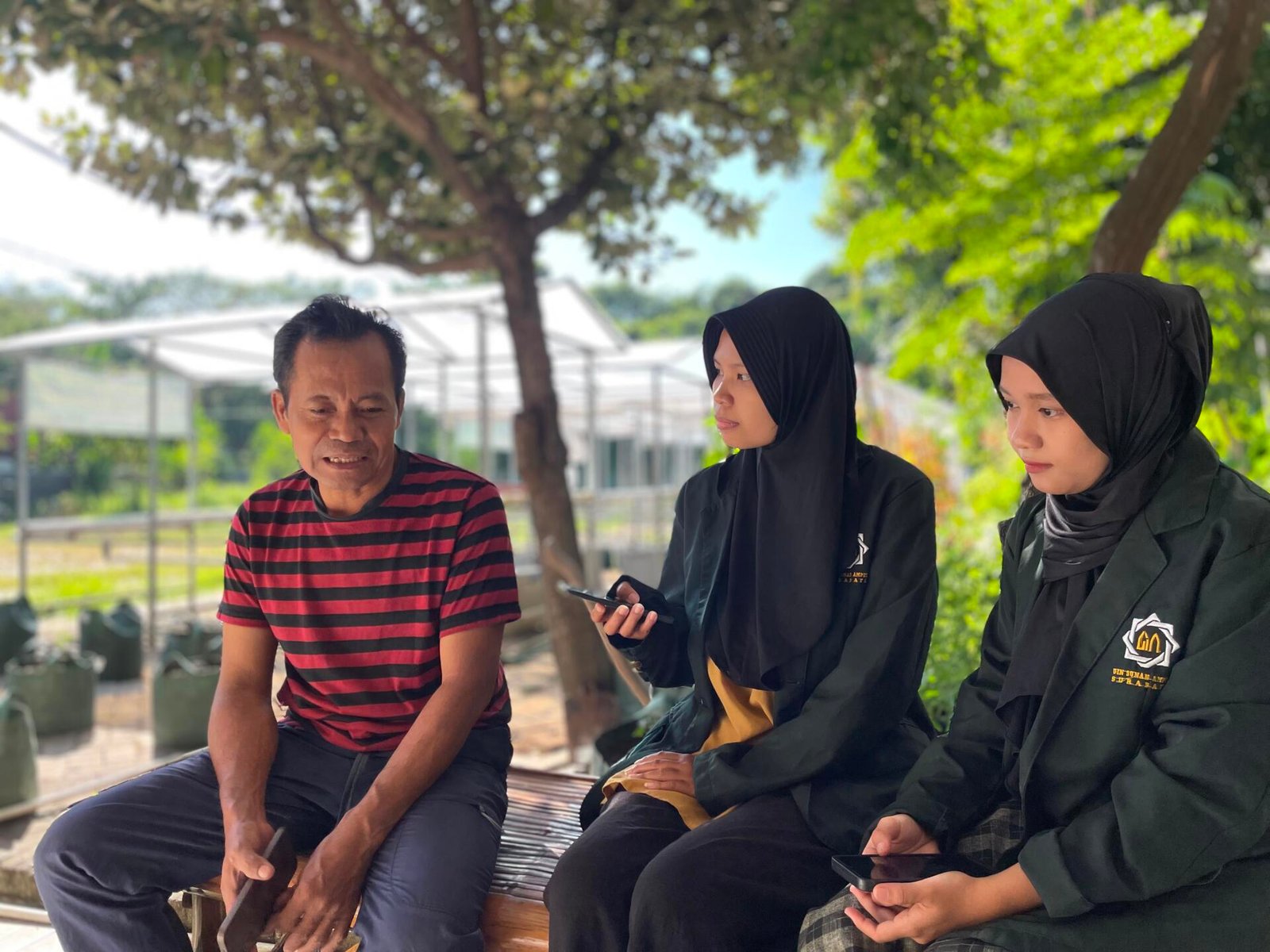 Perkuat Wawasan Urban Farming, Mahasiswa UINSA Kunjungi Kelompok Tani Urban Farming Keputih Bersemi 47 Urban Farming