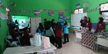Gelar Pameran Karya Seni Hasil Kolaborasi Mahasiswa Proyek Kemanusiaan ISI Surakarta dengan SLB Negeri Sragen 57 Dokumentasi Pameran Mahasiswa Proyek Kemanusiaan ISI Surakarta