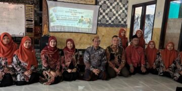UIN Mengabdi Berdampak Bergerak, Tim PkM UIN Malang Dampingi SMP Tahfidz Insan Madani Blitar Wujudkan Good School Governance 54 Tim UIN Mengabdi Berdampak Bergerak bersama dengan Mitra