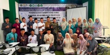 Foto 3. Foto bersama seluruh peserta narasumber dan panitia penyelenggara pada akhir kegiatan pelatihan