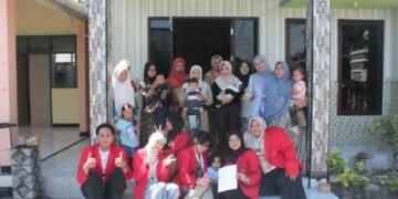 Mahasiswa KKN R2 Untag Surabaya Gelar Edukasi Parenting dan Praktik APE di Desa Bedanten 60 Foto Bersama Peserta Edukasi (Sumber: Dokumentasi Tim)