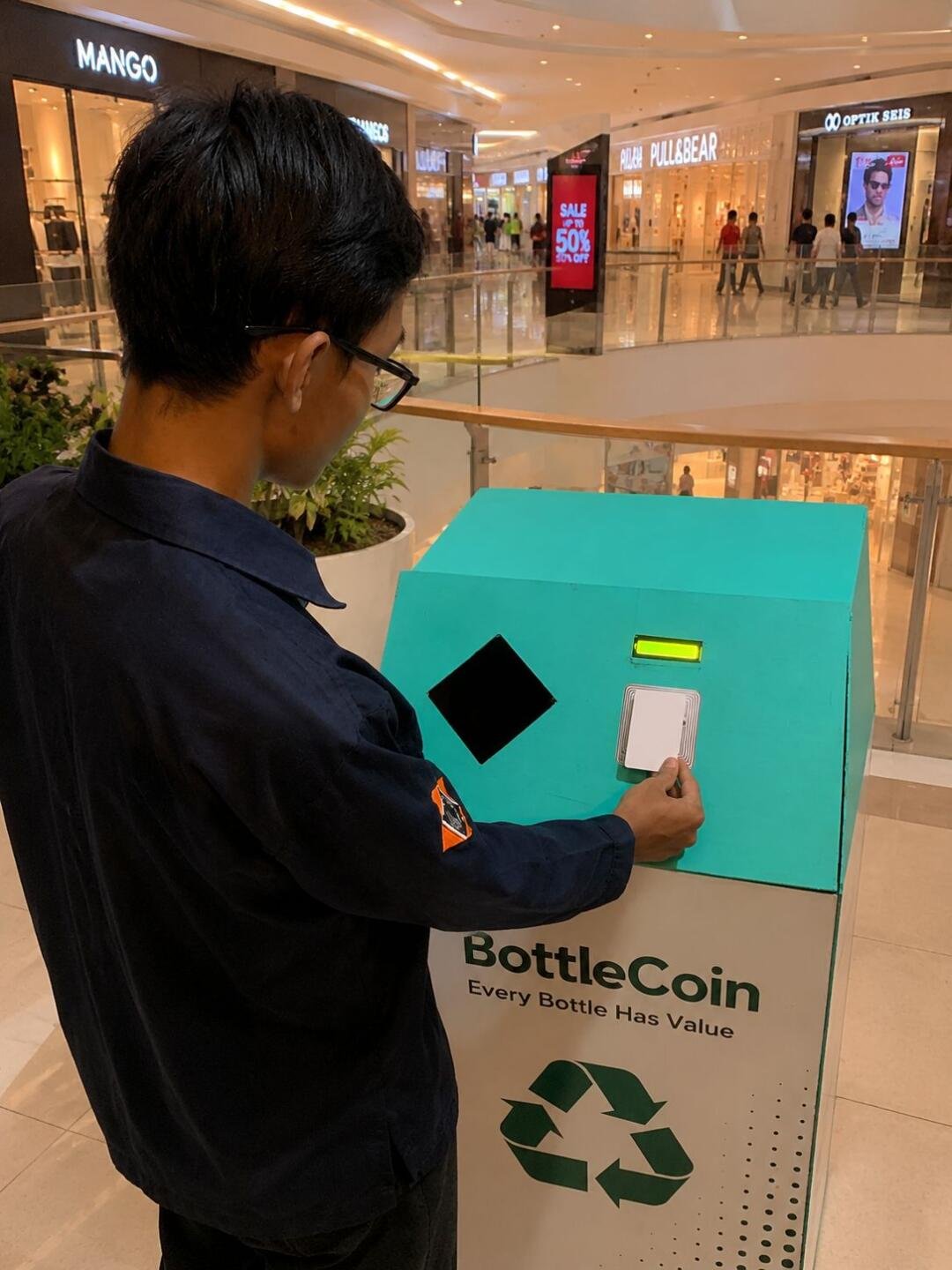 Mahasiswa Teknik Elektro Institut Teknologi Indonesia Kembangkan BottleCoin, Smart Bottle Collection Station Berbasis IoT untuk Mendukung Daur Ulang Plastik