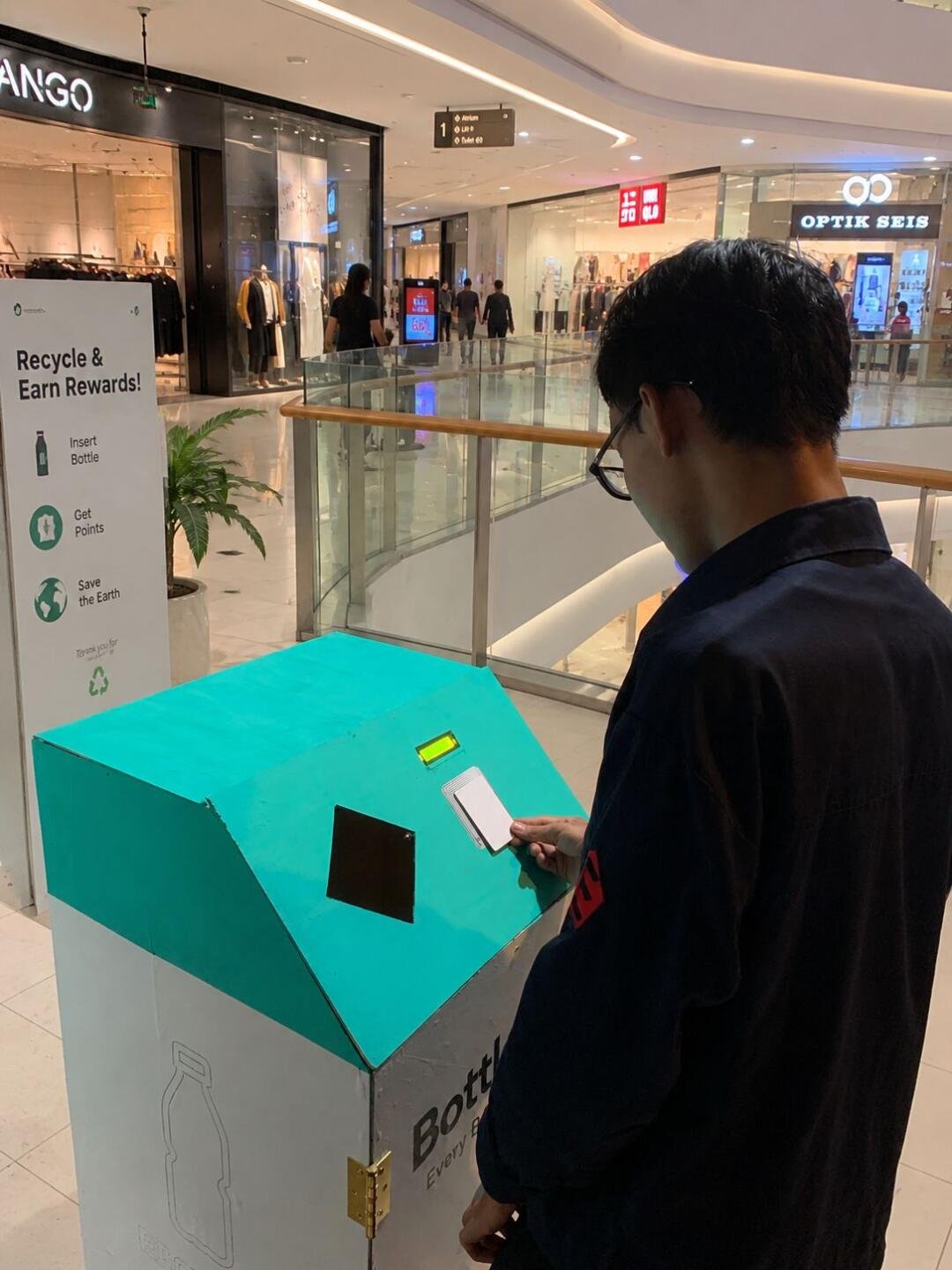 Mahasiswa Teknik Elektro Institut Teknologi Indonesia Kembangkan BottleCoin, Smart Bottle Collection Station Berbasis IoT untuk Mendukung Daur Ulang Plastik