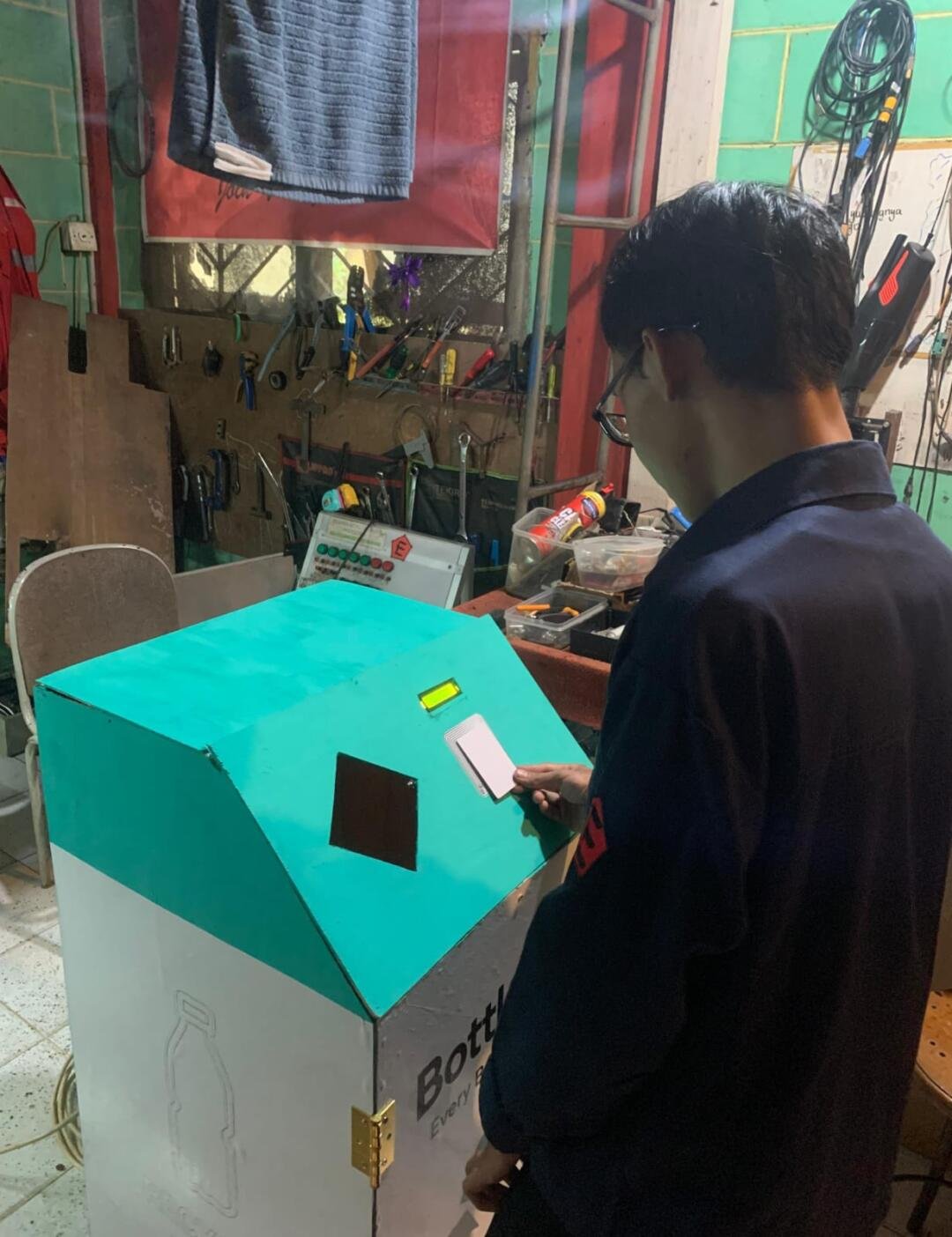 Mahasiswa Teknik Elektro Institut Teknologi Indonesia Kembangkan BottleCoin, Smart Bottle Collection Station Berbasis IoT untuk Mendukung Daur Ulang Plastik 51 IMG 20260703 WA0068