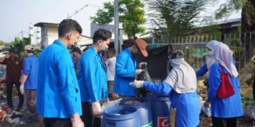 Dokumentasi gotong royong dan sosialisasi pemilahan sampah bersama warga (Sumber: Dokumentasi Pribadi)