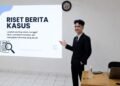 Dokumentasi foto Fadly Febry memaparkan pentingnya riset dalam pembuatan konten kasus nyata. Menurutnya, pemahaman terhadap fakta, konteks, dan kronologi menjadi langkah utama sebelum informasi disajikan kepada publik.
(Sumber: Dock Pribadi)