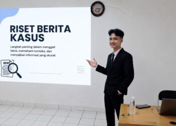 Dokumentasi foto Fadly Febry memaparkan pentingnya riset dalam pembuatan konten kasus nyata. Menurutnya, pemahaman terhadap fakta, konteks, dan kronologi menjadi langkah utama sebelum informasi disajikan kepada publik.
(Sumber: Dock Pribadi)
