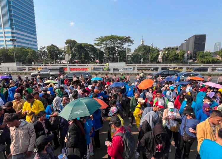BEM Pesantren Seluruh Indonesia Gelar Aksi di DPR, Desak Panggil Kejaksaan RI Usut Kasus Batu Bara PLTU 46 IMG 20260710 WA0020