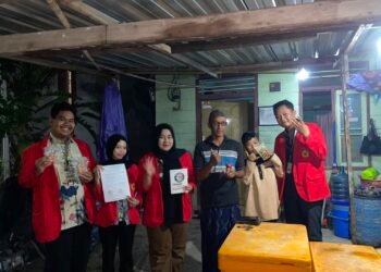 Mahasiswa UNTAG Surabaya Sukses Dorong Ekonomi Desa Sukorejo Lewat Inovasi Olahan Udang Bersama Bapak Solikhin 47 Dokumentasi dengan mitra