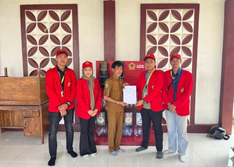 "Mahasiswa UNTAG Surabaya Hadirkan Alat Pemilah Sampah dan Pres Botol Plastik untuk SLB Muhammadiyah Golokan" 46 IMG 20260713 WA0050