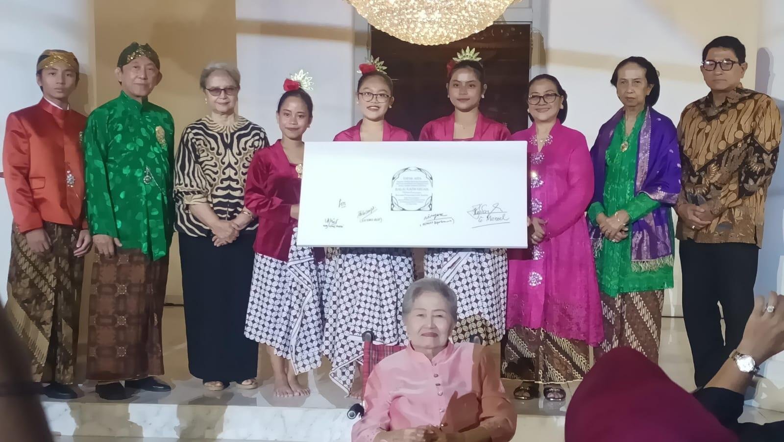 Balai Kaswargan Resmi Hadir di Sayidan, Ruang Kolaborasi Seni dan Budaya Baru untuk Warga Yogyakarta 47 Peresmian Balai Kaswargan oleh keluarga Haryono, pendiri Museum Ullen Sentalu (Yusuf)