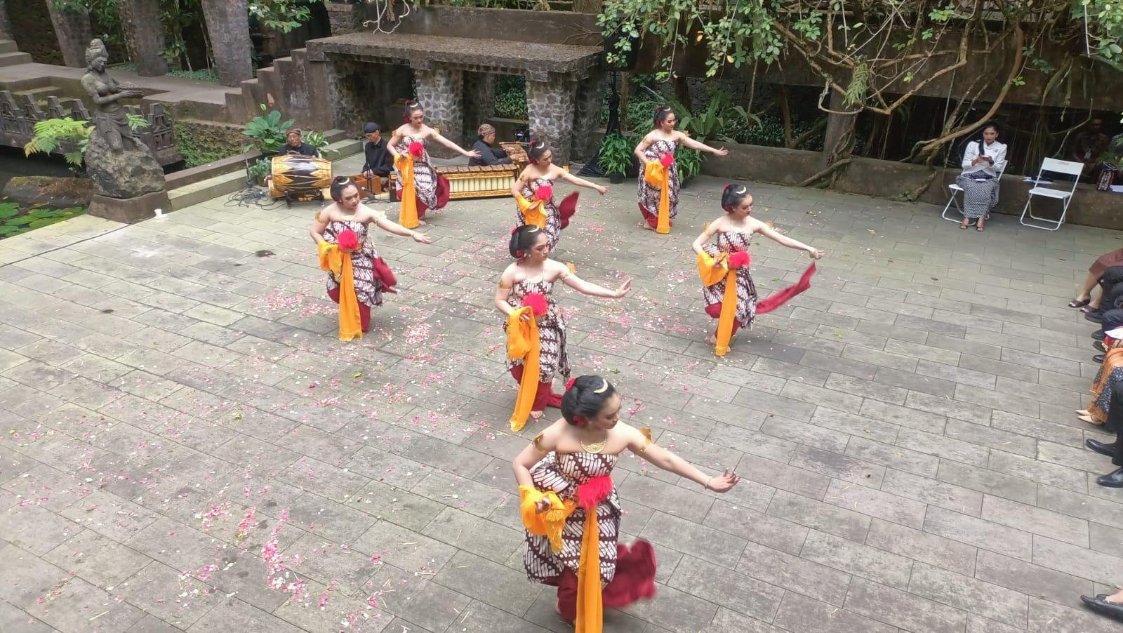 Balai Kaswargan Resmi Hadir di Sayidan, Ruang Kolaborasi Seni dan Budaya Baru untuk Warga Yogyakarta 48 Tari Bedhaya Ullen Sentalu di Pelataran Tawang Turgo Museum Ullen Sentalu (Yusuf)