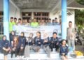 Potret Tim Belajar Bersama Komunitas (BBK) 8 bersama Kelompok Tani Cimandiri usai edukasi dan pelatihan Pengolahan Limbah Sekam Padi melalui Produk Briket dalam program BARA MANDIRI pada Senin (20/07/26) (Sumber: TIM BBK Tegalsari)