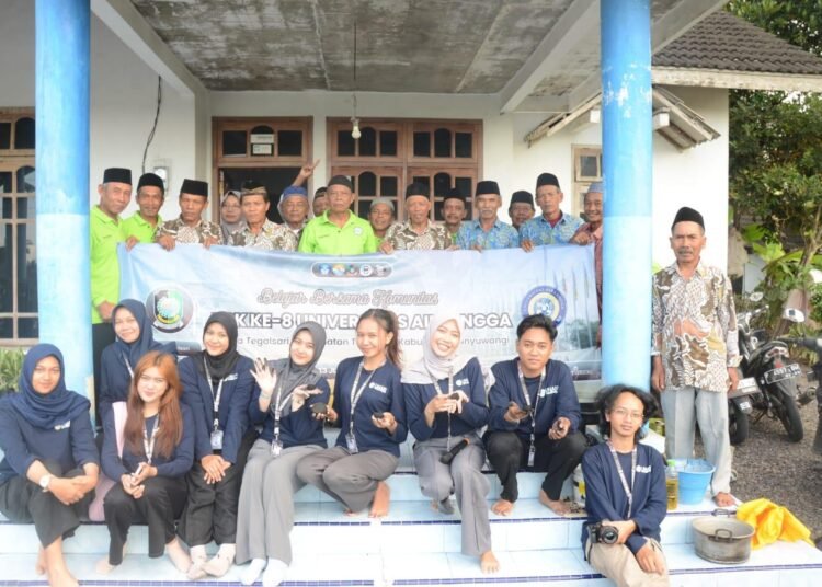 Mahasiswa BBK 8 UNAIR Olah Limbah Sekam Padi melalui Produk Briket Dukung SDG 7 dan SDG 8 46 Potret Tim Belajar Bersama Komunitas (BBK) 8 bersama Kelompok Tani Cimandiri usai edukasi dan pelatihan Pengolahan Limbah Sekam Padi melalui Produk Briket dalam program BARA MANDIRI pada Senin (20/07/26) (Sumber: TIM BBK Tegalsari)